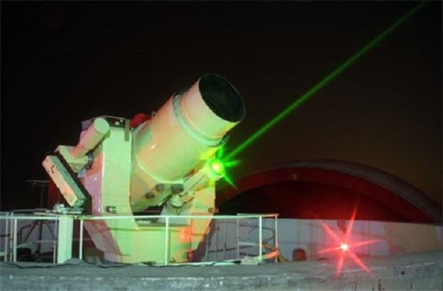 2,激光制导技术激光制导武器精度高,结构比较简单,不易受电磁干扰,在